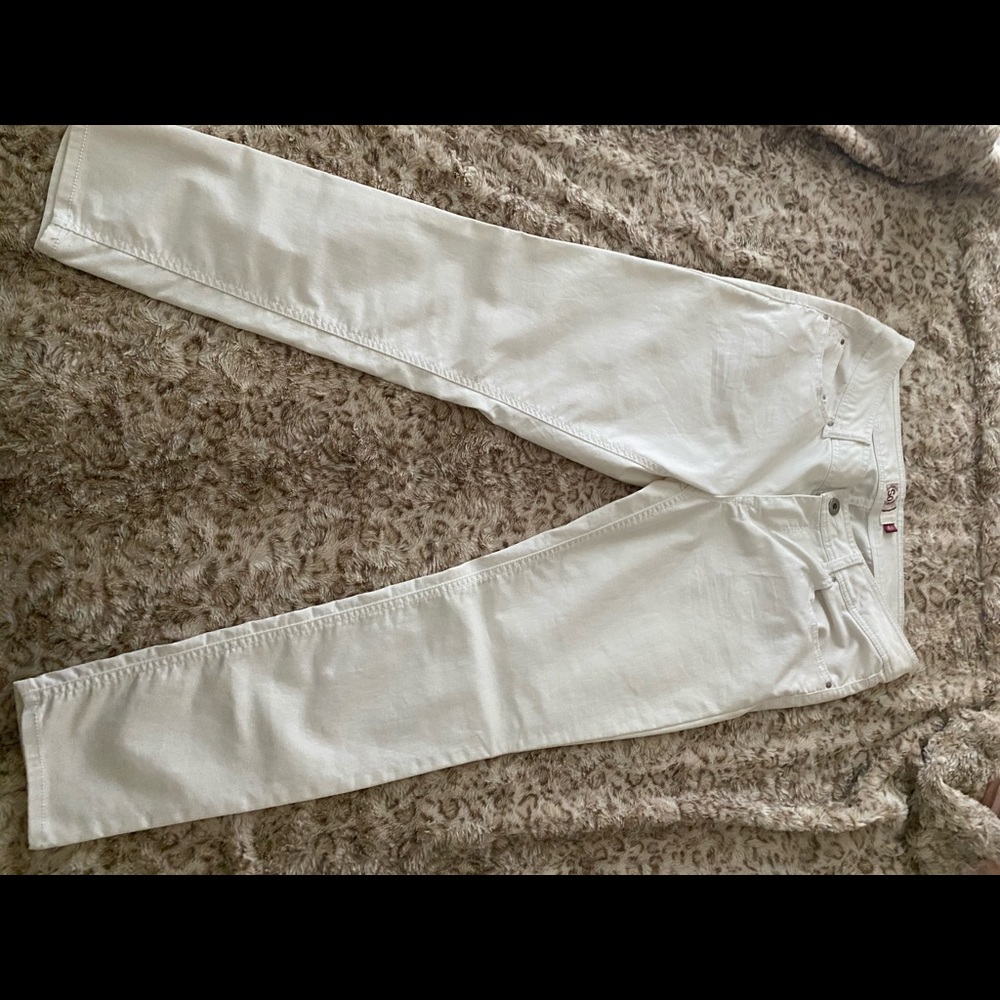 White crop jeans